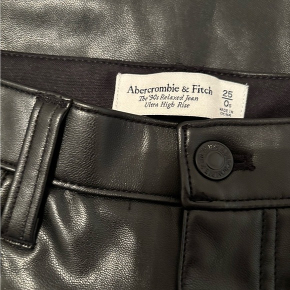 Abercrombie & Fitch vegan 90’s relaxed fit jeans 0/25 - Picture 8 of 9